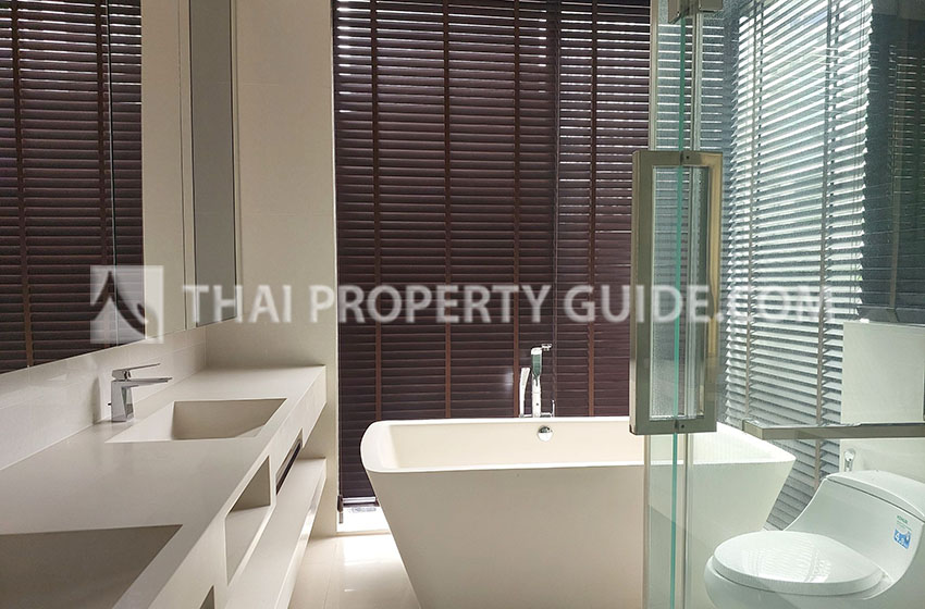 Condominium in Sukhumvit : Vittorio Condominium at Sukhumvit 39 